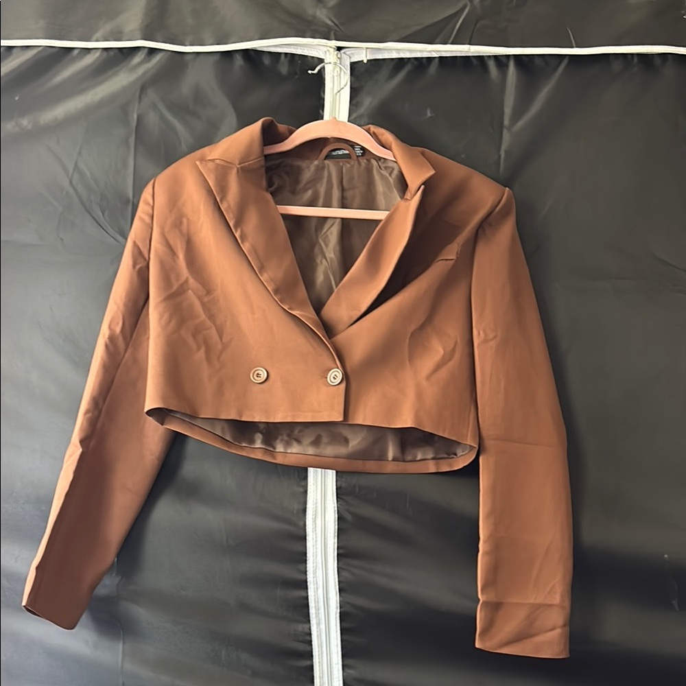Never worn before PrettyLittleThing Brown Cropped Blazer